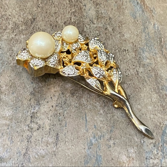 Vintage Unsigned Faux Pearl Flower Bouquet Brooch - Picture 8 of 10